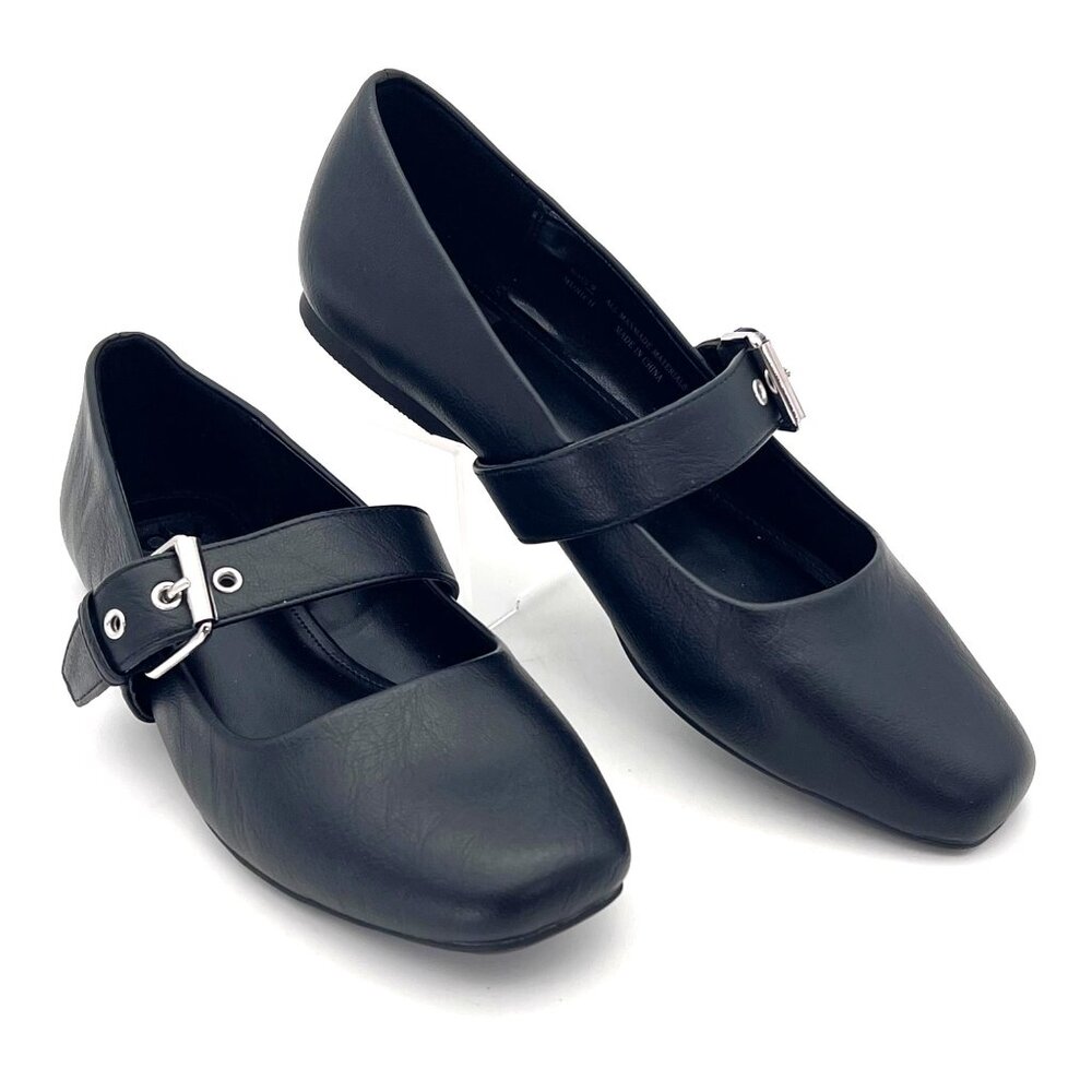 Dolce Vita Black Flats with Buckle Detail, size 9